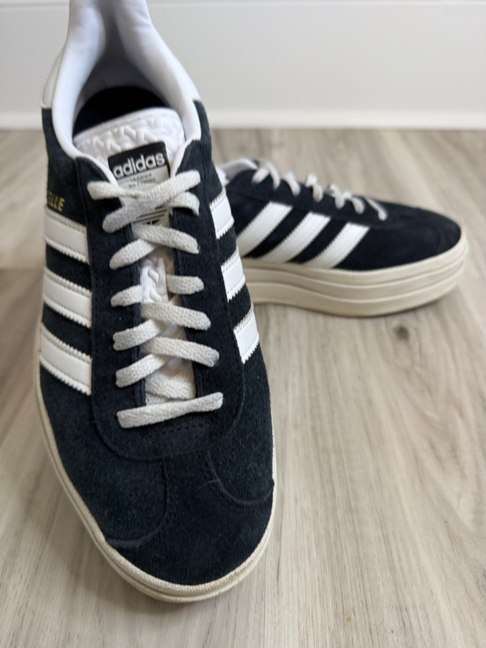 Adidas  Gazelle Low-Top Sneakers in Black and White platform size 8 women’s - Picture 2 of 14